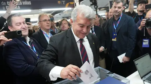 Joan Laporta vota en las elecciones a la Presidencia del Barça Joan Laporta vota en las elecciones a la Presidencia del Barça