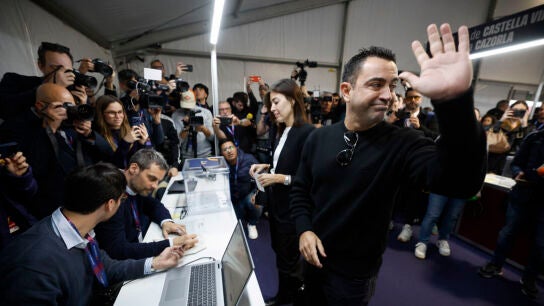 El exfutbolista Xavi Hernández durante las elecciones del FC Barcelona