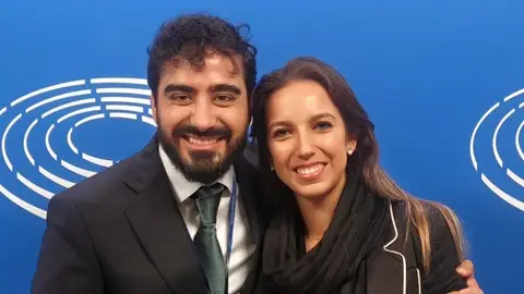 Lucía Echevarrieta, candidata de SALF a la JUnta de Castilla y León, con el líder del partido, Luis 'Alvise' Pérez. Lucía Echevarrieta, candidata de SALF a la JUnta de Castilla y León, con el líder del partido, Luis 'Alvise' Pérez.