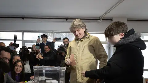 El candidato del PSOE a la Presidencia de la Junta de Castilla y León, Carlos Martínez, ejerce su derecho al voto, a 15 de marzo de 2026 El candidato del PSOE a la Presidencia de la Junta de Castilla y León, Carlos Martínez, ejerce su derecho al voto, a 15 de marzo de 2026