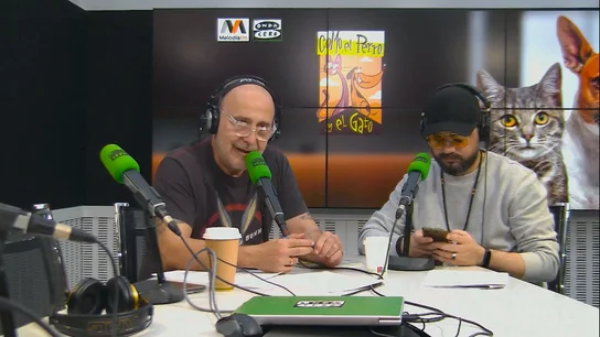 Carlos Rodríguez (izq.) durante la grabación del programa en los estudios de Onda Cero Carlos Rodríguez (izq.) durante la grabación del programa en los estudios de Onda Cero