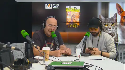 Carlos Rodríguez (izq.) durante la grabación del programa en los estudios de Onda Cero Carlos Rodríguez (izq.) durante la grabación del programa en los estudios de Onda Cero