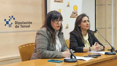 La diputada de Turismo, Marta Sancho, y la directora de Dinópolis, Higinia Navarro DINOPOLIS