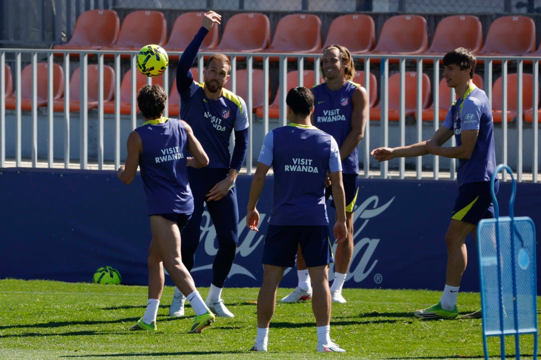 Oblak, Barrios y Mendoza, bajas en la lista del Atlético Oblak, Barrios y Mendoza, bajas en la lista del Atlético