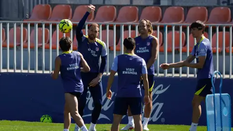 Oblak, Barrios y Mendoza, bajas en la lista del Atlético Oblak, Barrios y Mendoza, bajas en la lista del Atlético