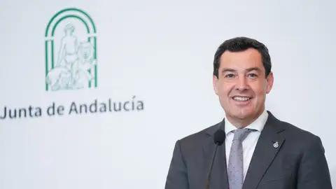 El presidente de la Junta de Andalucía, Juanma Moreno , durante la atención a los medios. Cuándo son las elecciones en Andalucía 2026
