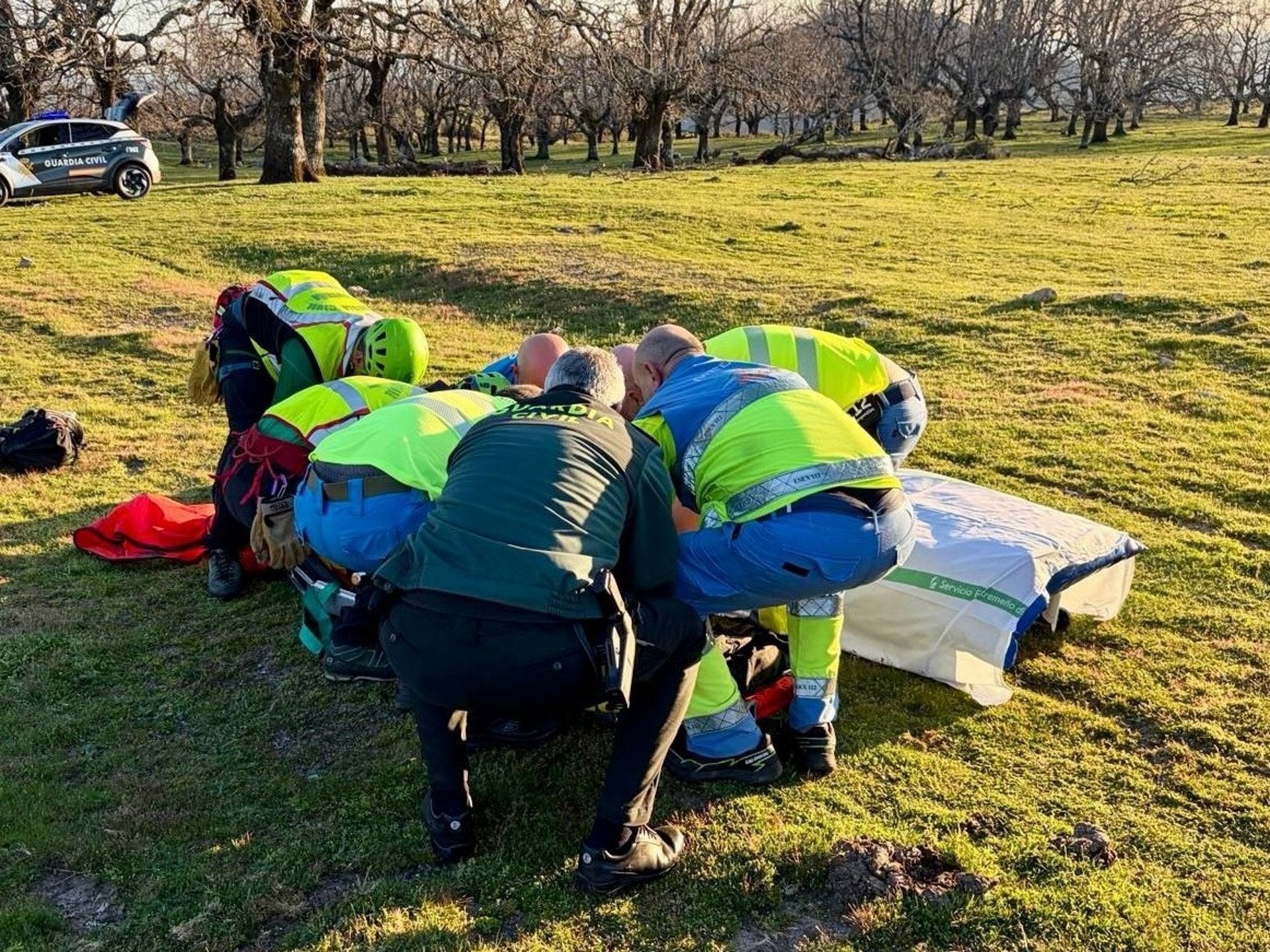 La Guardia Civil rescata a un parapentista en una zona de difícil acceso de Cabezabellosa La Guardia Civil rescata a un parapentista en una zona de difícil acceso de Cabezabellosa