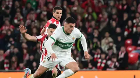 Lucas Cepeda, en una acción del Athletic-Elche. Lucas Cepeda, en una acción del Athletic-Elche.
