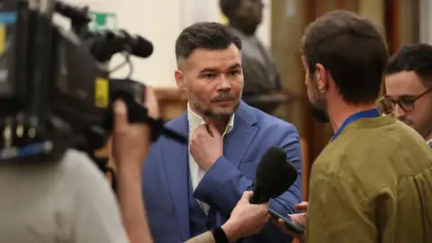 Gabriel Rufián en los pasillos del Congreso de los Diputados Gabriel Rufián en los pasillos del Congreso de los Diputados