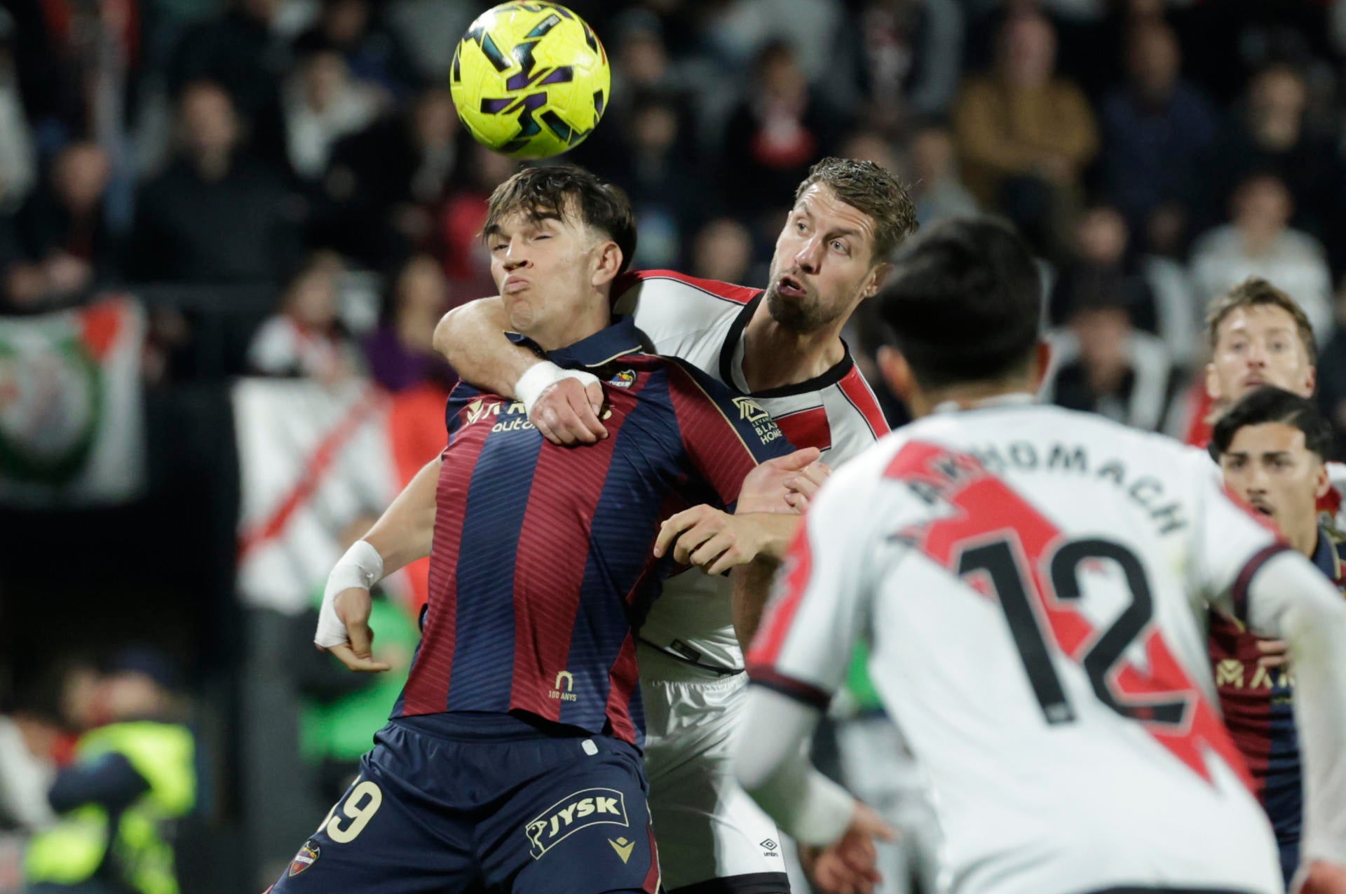 El minuto 94 y la polémica le cuestan cuatro puntos en dos partidos al Levante UD El minuto 94 y la polémica le cuestan cuatro puntos en dos partidos al Levante UD