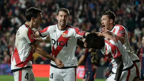 El Rayo salva un punto en el último suspiro ante el Levante El Rayo salva un punto en el último suspiro ante el Levante