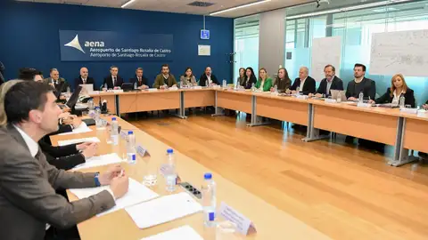 La Xunta anuncia un fondo para captar nuevas rutas en los aeropuertos gallegos La Xunta anuncia un fondo para captar nuevas rutas en los aeropuertos gallegos