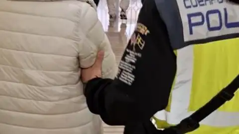 Una de las personas detenidas por la Policía Nacional Una de las personas detenidas por la Policía Nacional