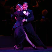 'Forever Tango' és l'espectacle creat fa 30 anys pel violoncelista Luis Bravo 'Forever Tango' és l'espectacle creat fa 30 anys pel violoncelista Luis Bravo