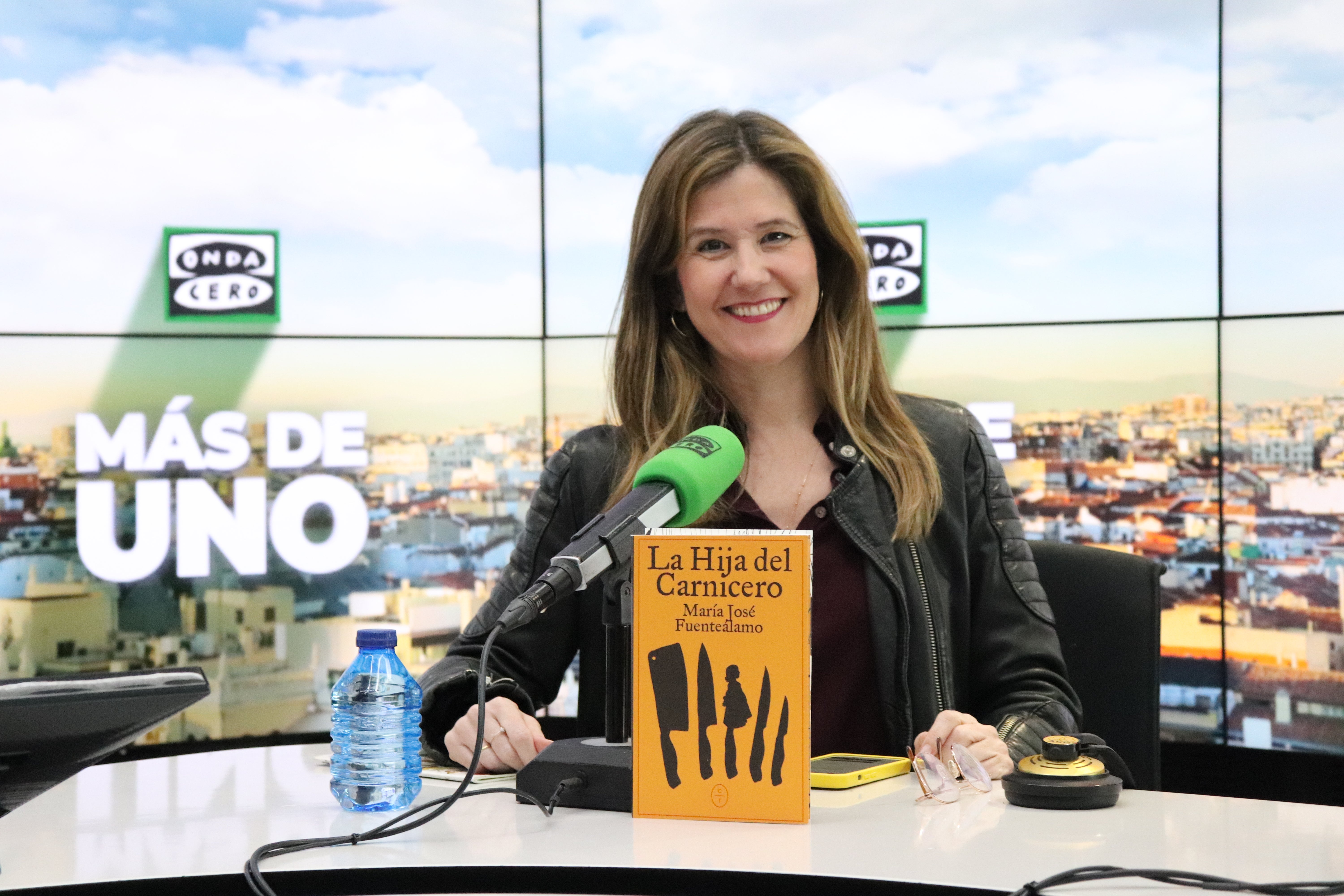 'La hija del carnicero', un libro de María José Fuenteálamo — Más de uno cover