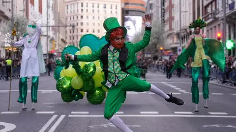 Vista del desfile de San Patricio por la Gran Vía madrileña. San Patricio 2026: qué se celebra y por qué hay que ir de verde