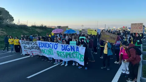 Nova jornada de vaga dels docents a Lleida, l'Alt Pirineu i Aran amb talls a les carreteres A-2, C-55 i N-260 Nova jornada de vaga dels docents a Lleida, l'Alt Pirineu i Aran amb talls a les carreteres A-2, C-55 i N-260