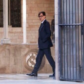 El presidente de la Generalitat, Salvador Illa, a su llegada a la reunión semanal del Govern.