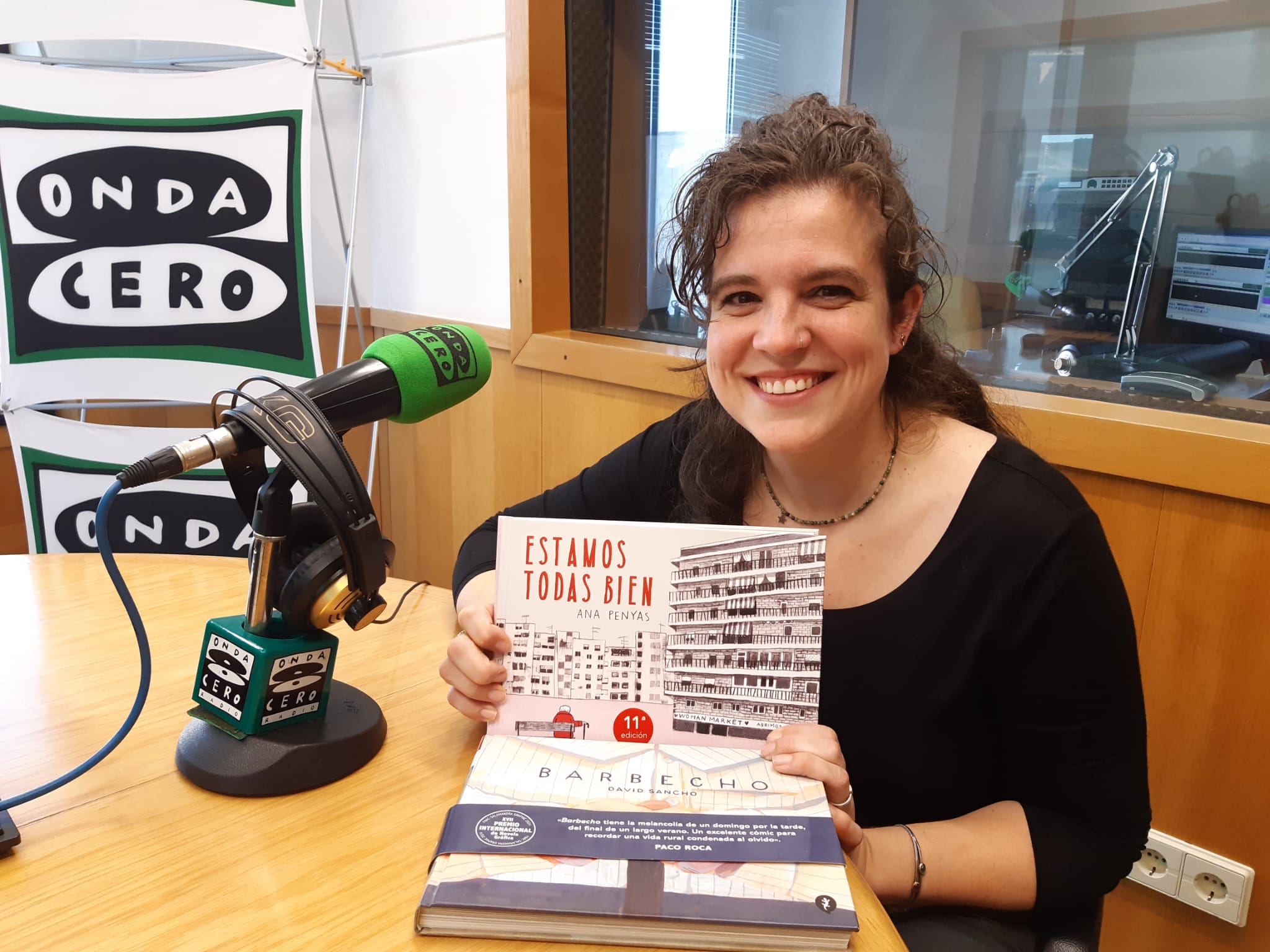 “Estamos todas bien” de Ana Penyas, el poder de la novel·la gràfica com a eina narrativa per homenatjar a tota una generació de dones “Estamos todas bien” de Ana Penyas, el poder de la novel·la gràfica com a eina narrativa per homenatjar a tota una generació de dones