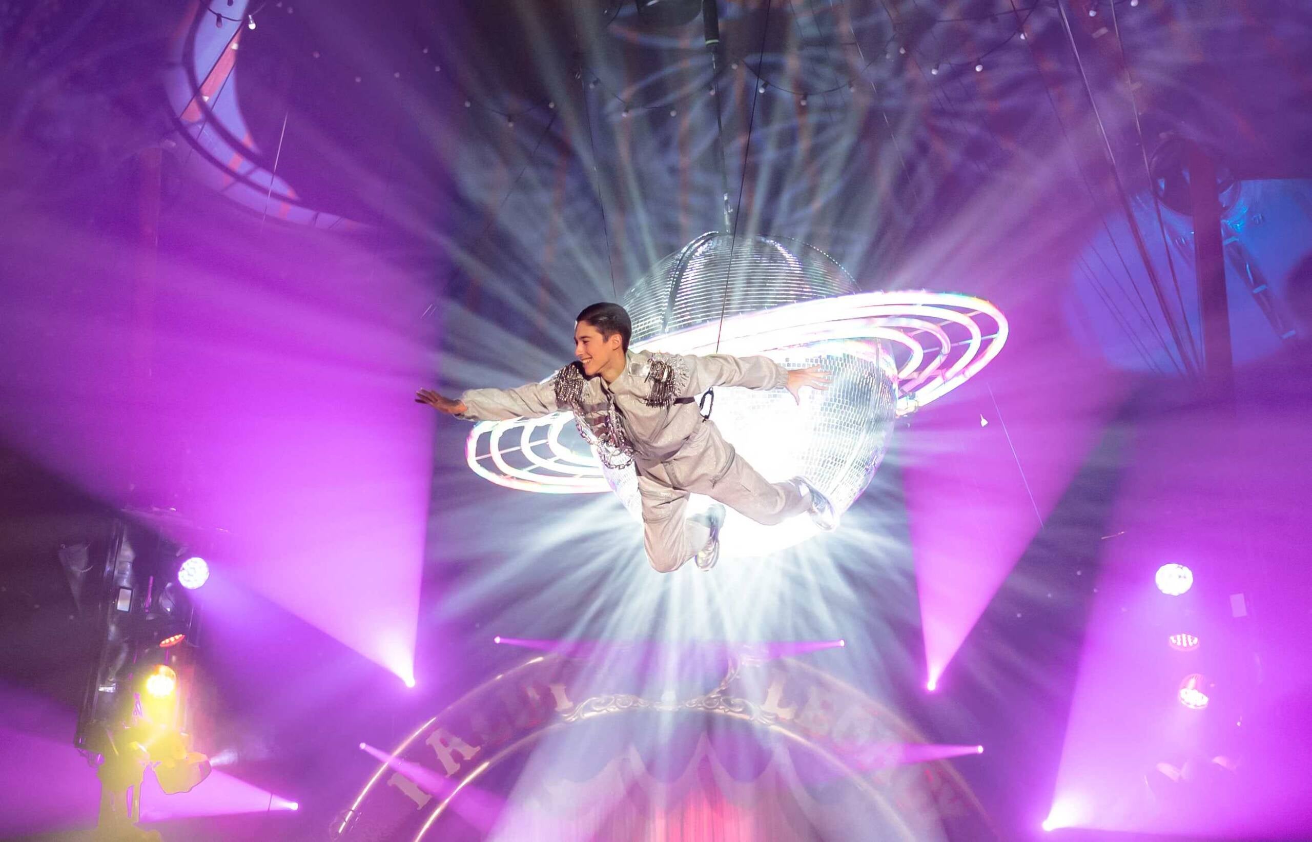 El Circo Raluy Legacy llega a Elche con 'Cyborg', una experiencia sensorial que desafía límites El Circo Raluy Legacy llega a Elche con 'Cyborg', una experiencia sensorial que desafía límites