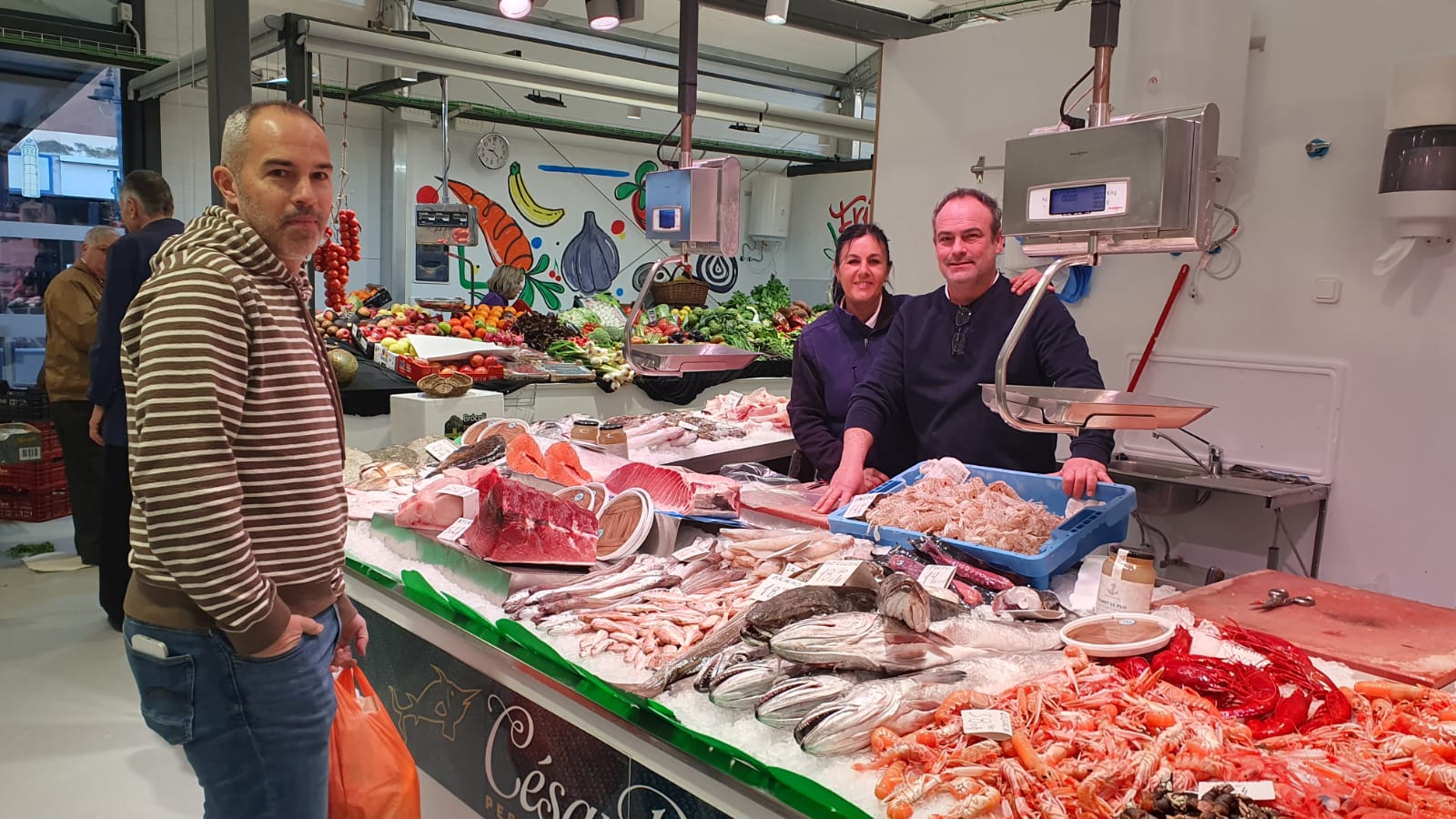 El ayuntamiento de Castelló impulsa el comercio local con flores y descuentos por el Día del Padre El ayuntamiento de Castelló impulsa el comercio local con flores y descuentos por el Día del Padre
