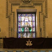 Vidriera con la imagen de la Virgen Vidriera con la imagen de la Virgen