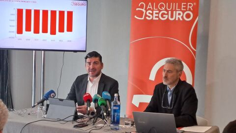 David Caraballo, CEO de Alquiler Seguro (izda.)