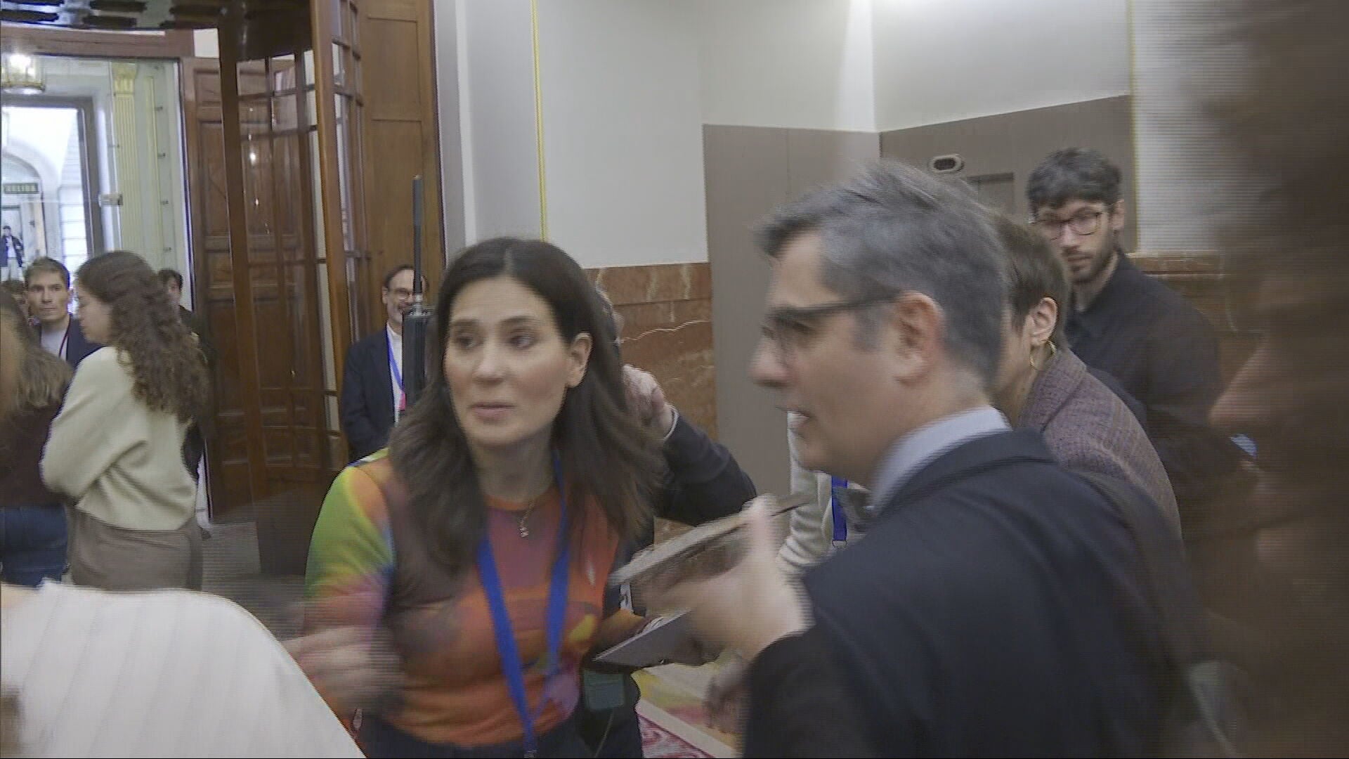 El tenso choque entre Mónica García y Félix Bolaños por si el decreto de Irán incluirá medidas de vivienda: "No tan seguro" El tenso choque entre Mónica García y Félix Bolaños por si el decreto de Irán incluirá medidas de vivienda: "No tan seguro"