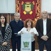 Amparo Serrano reorganiza su equipo de Gobierno y seguirá al frente del Ayuntamiento de Callosa en minoría tras la ruptura con UCIN Amparo Serrano reorganiza su equipo de Gobierno y seguirá al frente del Ayuntamiento de Callosa en minoría tras la ruptura con UCIN
