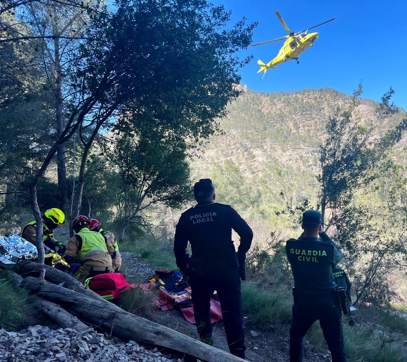 Rescatada en helicóptero una mujer de 83 años tras lesionarse en la Cueva Negra de Montanejos Rescatada en helicóptero una mujer de 83 años tras lesionarse en la Cueva Negra de Montanejos