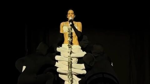 Rosal&iacute;a canta 'La Perla' en el primer concierto de LUX TOUR en Lyon (Francia).