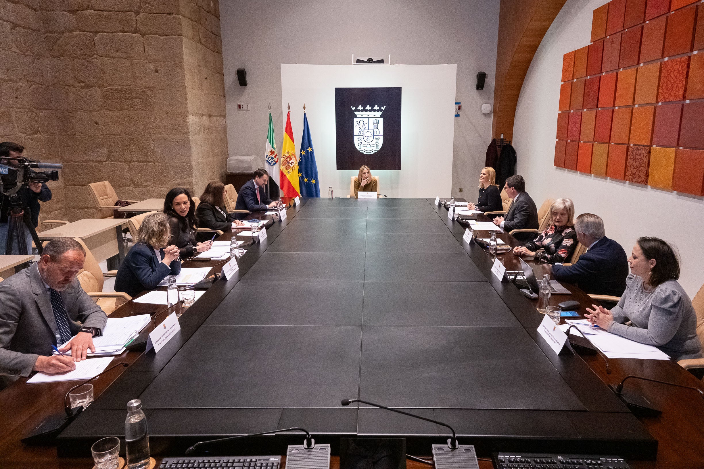 El Consejo de Gobierno da luz verde a 4 PCEM por un valor de 68 millones de euros y firma las obras de la 2ª fase del HUC El Consejo de Gobierno da luz verde a 4 PCEM por un valor de 68 millones de euros y firma las obras de la 2ª fase del HUC