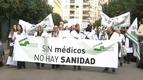Los médicos vuelven a concentrarse este miércoles en Cáceres y Badajoz por un estatuto marco propio Los médicos vuelven a concentrarse este miércoles en Cáceres y Badajoz por un estatuto marco propio