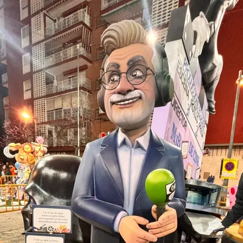 Ninot de Alsina en las Fallas de Valencia