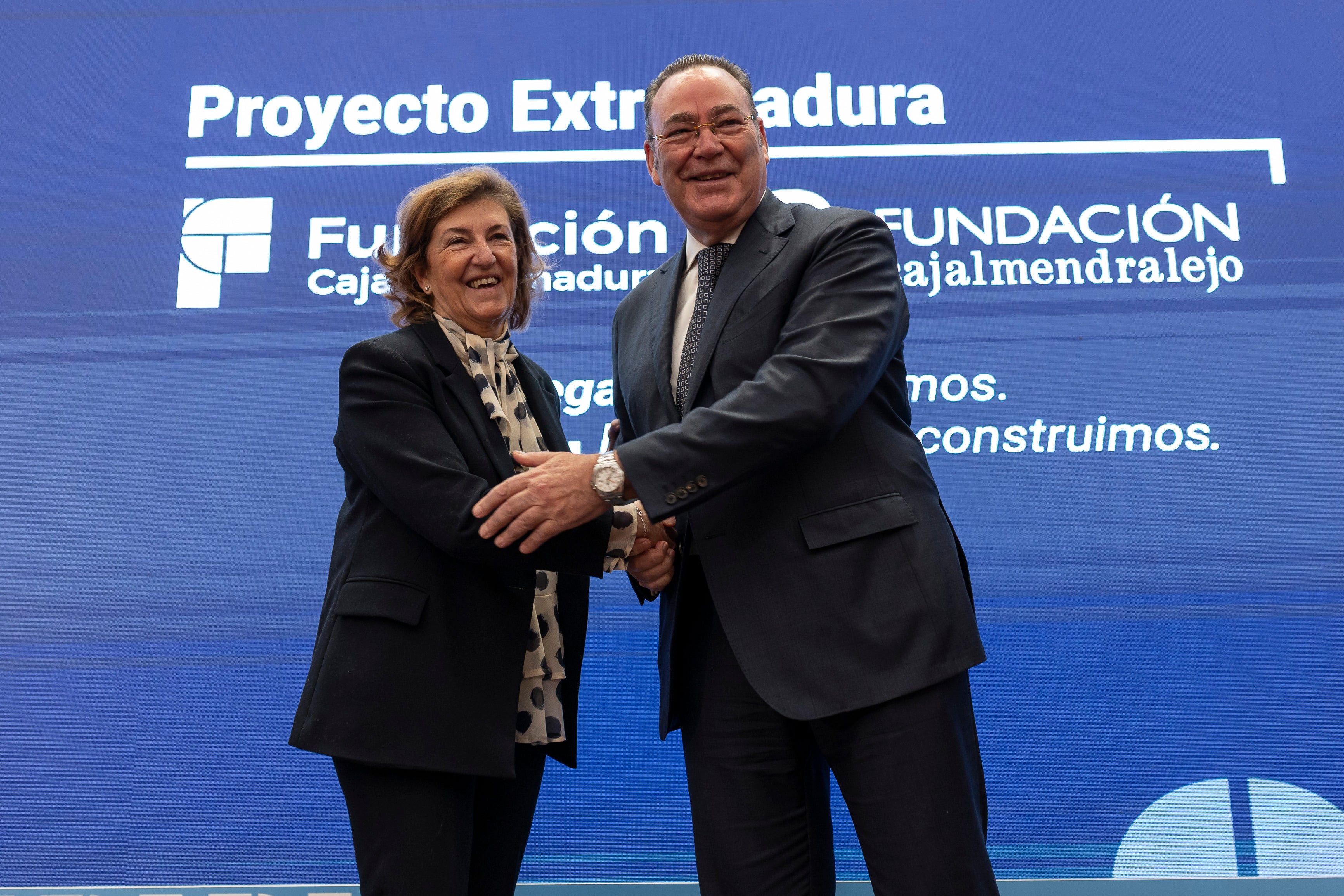 Fundación Caja Extremadura y Fundación Cajalmendralejo presentan Proyecto Extremadura, la mayor iniciativa fundacional de la región Fundación Caja Extremadura y Fundación Cajalmendralejo presentan Proyecto Extremadura, la mayor iniciativa fundacional de la región