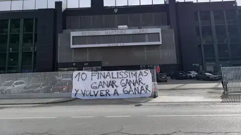 Pancarta de la Federación de Peñas en el Martínez Valero. Pancarta de la Federación de Peñas en el Martínez Valero.