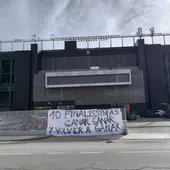 Pancarta de la Federación de Peñas en el Martínez Valero. Pancarta de la Federación de Peñas en el Martínez Valero.