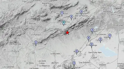 Un terremoto con epicentro en Hondón de los Frailes se siente también en Elche, Crevillent y Hondón de las Nieves. Un terremoto con epicentro en Hondón de los Frailes se siente también en Elche, Crevillent y Hondón de las Nieves.