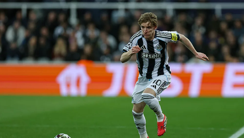 Anthony Gordon durante un partido de Champions frente al Newcastle Anthony Gordon durante un partido de Champions frente al Newcastle