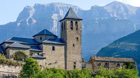 La localidad oscense de Torla- Ordesa recibe cada año a miles de visitantes La localidad oscense de Torla- Ordesa recibe cada año a miles de visitantes