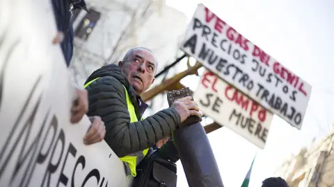 El campo granadino aplaza la protesta por las ayudas tras abrirse una vía de negociación con el Gobierno El campo granadino aplaza la protesta por las ayudas tras abrirse una vía de negociación con el Gobierno