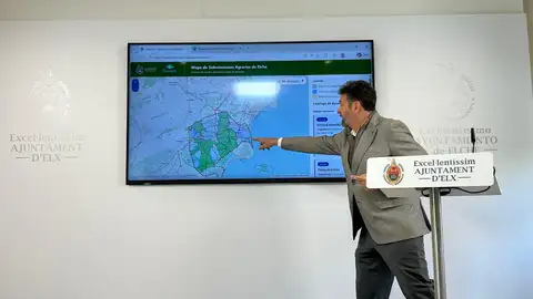 José Antonio Román, concejal de Agricultura, en la presentación del nuevo mapa interactivo para localizar ayudas dirigidas al sector agrícola. José Antonio Román, concejal de Agricultura, en la presentación del nuevo mapa interactivo para localizar ayudas dirigidas al sector agrícola.