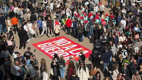 Pancarta de 'No a la Guerra' en las Fallas de Valencia 2026 Pancarta de 'No a la Guerra' en las Fallas de Valencia 2026
