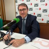 José Luis Ruiz en los estudios de Onda Cero Ciudad Real