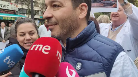 Fernández (Vox) cree que se puede llegar a un acuerdo "muy bueno" con PP para gobernar Extremadura pero no dice cuándo Fernández (Vox) cree que se puede llegar a un acuerdo "muy bueno" con PP para gobernar Extremadura pero no dice cuándo