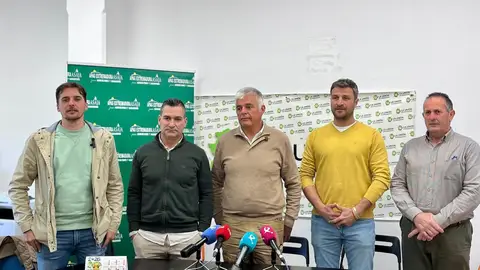 Los arroceros extremeños convocan una protesta este viernes en Badajoz para alertar de la "crítica situación" del sector Los arroceros extremeños convocan una protesta este viernes en Badajoz para alertar de la "crítica situación" del sector