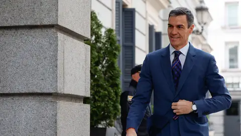 El presidente de Gobierno, Pedro Sánchez, a su llegada al Congreso para asistir a la sesión de control al Ejecutivo que se celebra este miércoles. El presidente de Gobierno, Pedro Sánchez, a su llegada al Congreso para asistir a la sesión de control al Ejecutivo que se celebra este miércoles. EFE/ Mariscal