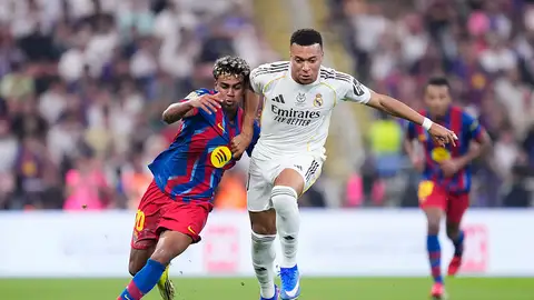 Lamine Yamal y Mbappé durante el Real Madrid - Barcelona Lamine Yamal y Mbappé durante el Real Madrid - Barcelona