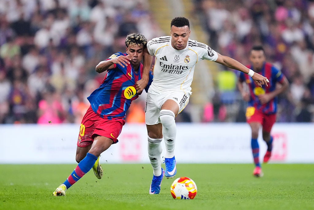 Lamine Yamal y Mbappé durante el Real Madrid - Barcelona Lamine Yamal y Mbappé durante el Real Madrid - Barcelona