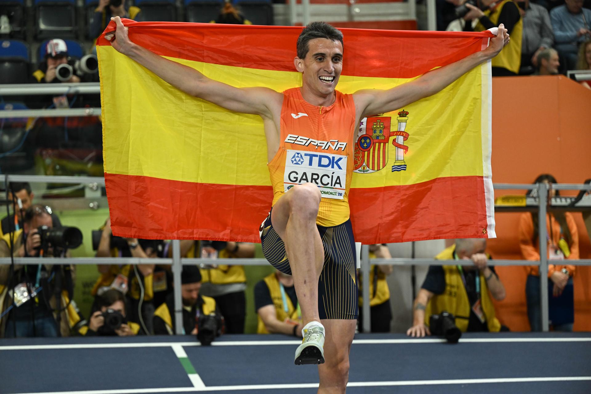 "Sabía que una medalla era para España": la emoción de Mariano García tras colgarse el oro en los 1.500 metros "Sabía que una medalla era para España": la emoción de Mariano García tras colgarse el oro en los 1.500 metros